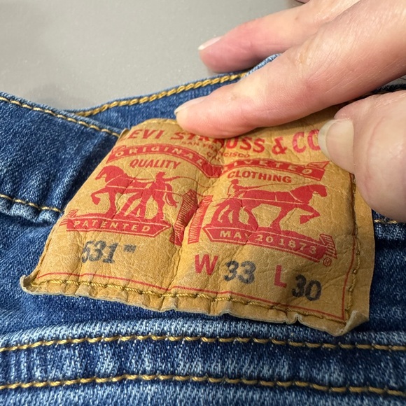 Classic Blue Levi denim jeans - Picture 3 of 4